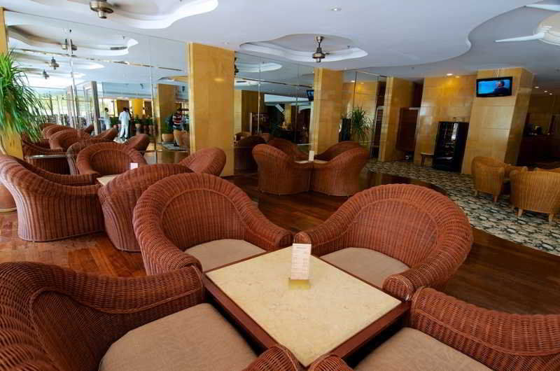 더 노탐 올 스위트 페낭 조지타운 외부 사진 The lobby of the hotel